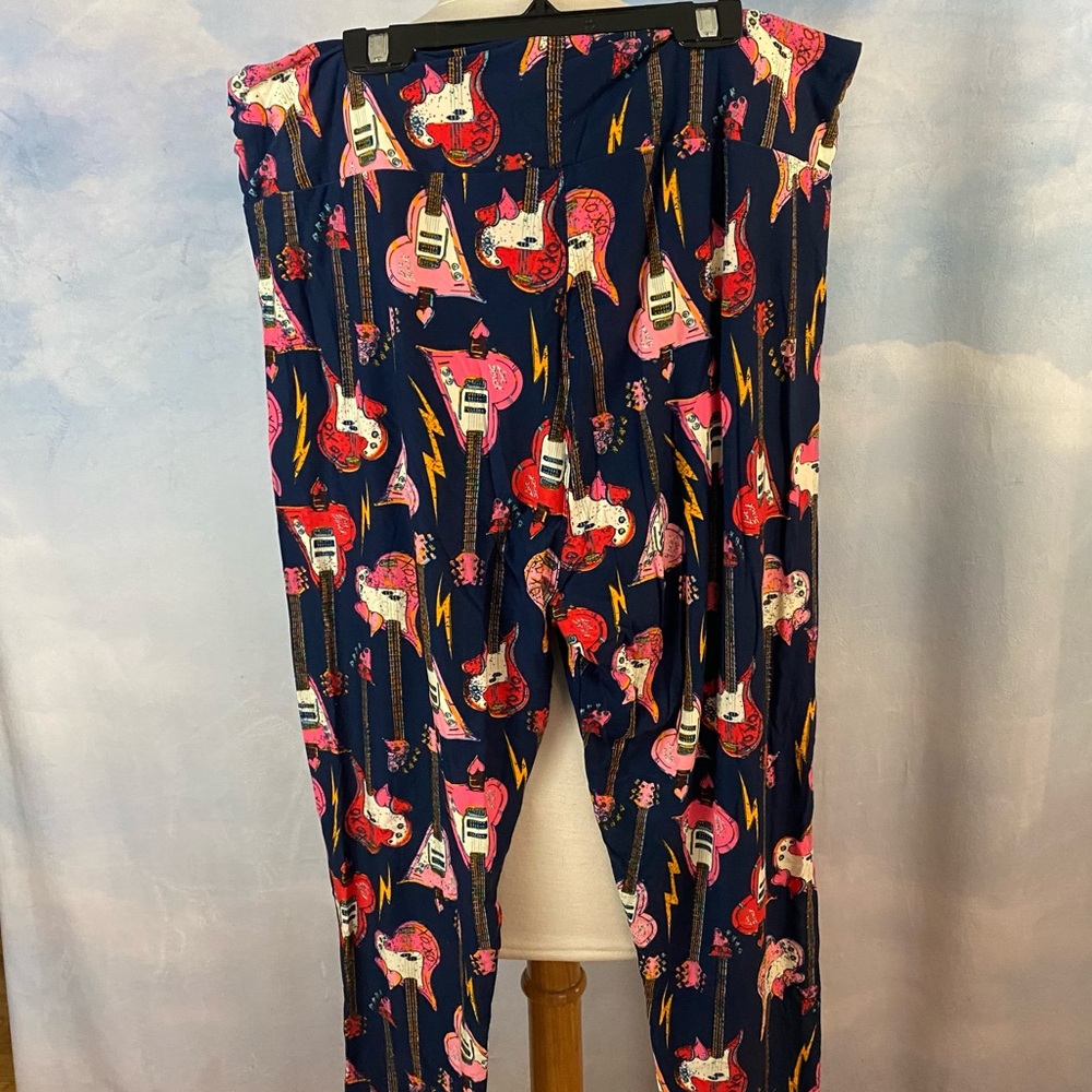 LuLaRoe TC2 Heart Guitar Print Leggings
